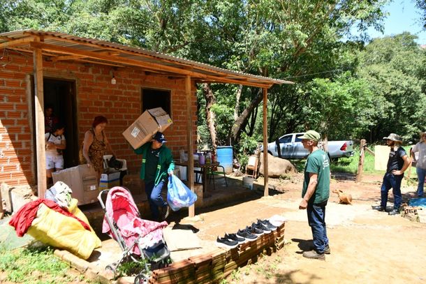 Cheia do Paran&aacute; amea&ccedil;a casas e Itaipu mobiliza assist&ecirc;ncia em Ciudad del Este
