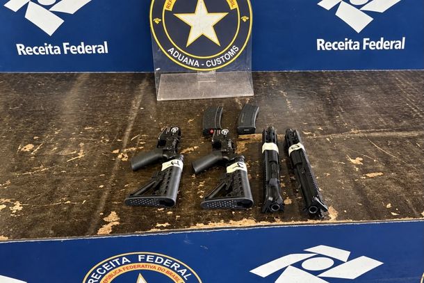 Cunhados s&atilde;o detidos com pe&ccedil;as de armamento escondidas entre perfumes na PIA