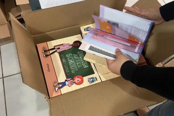 Educa&ccedil;&atilde;o de Foz nega preju&iacute;zo ap&oacute;s retirada de 7 mil livros de ingl&ecirc;s; CPI discorda