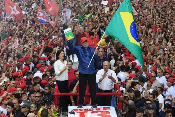 Fl&aacute;vio Bolsonaro vence em Foz com 63% dos votos, mas Lula reduz diferen&ccedil;a no 2&ordm; turno