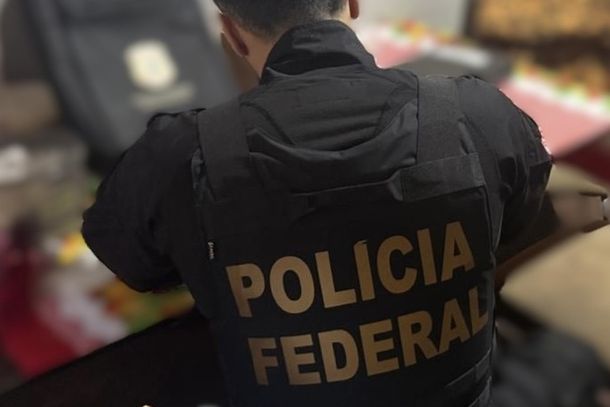 Justi&ccedil;a pro&iacute;be servidora investigada por compra de votos de se aproximar de testemunhas