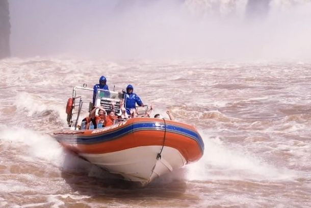 Macuco Safari suspende passeios por 48 horas ap&oacute;s aumento do n&iacute;vel do Rio Igua&ccedil;u 