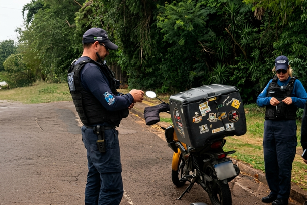 Moto com 283 multas e mais de R$ 63 mil em d&eacute;bitos &eacute; apreendida pelo Foztrans