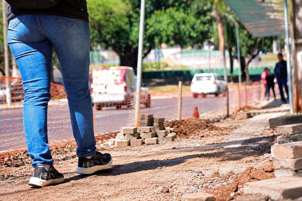 Obras que bloquearem cal&ccedil;adas ter&atilde;o que garantir passagem segura para pedestres