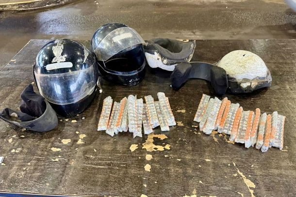 Paraguaios s&atilde;o flagrados com 310 ampolas de emagrecedores dentro de capacetes