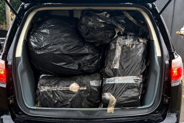 Pol&iacute;cia encontra dep&oacute;sito com quase 500 kg de maconha e prende dois homens
