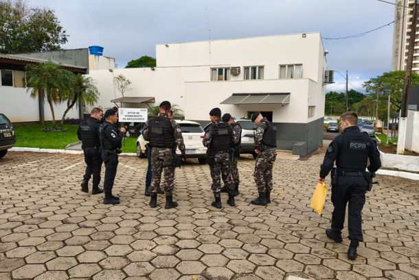 Pol&iacute;cia prende dois suspeitos de furtar caminhonetes Hilux em Foz; um est&aacute; foragido