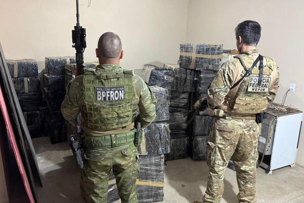 Quase 2,5 toneladas de maconha s&atilde;o encontradas em dep&oacute;sito &agrave;s margens da BR-277