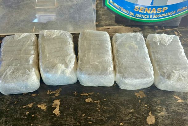 Receita Federal encontra 5 kg de haxixe escondidos em capacete na Ponte da Amizade