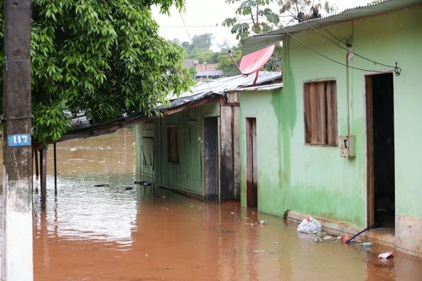 Rio Igua&ccedil;u cheio reduz escoamento e faz Rio Paran&aacute; subir mais r&aacute;pido, explica Itaipu