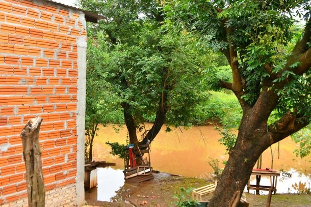Rio Paran&aacute; sobe e Itaipu alerta para risco de alagamentos em Ciudad del Este
