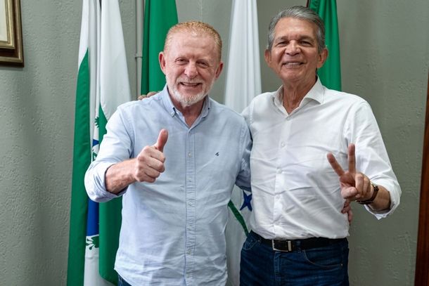 Silva e Luna recebe deputado Vermelho para discutir investimentos em Foz do Igua&ccedil;u