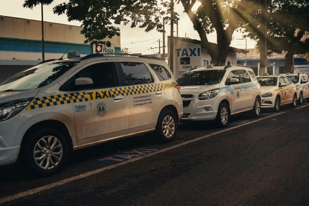 Taxistas de Foz ganham mais prazo para fazer recadastramento obrigat&oacute;rio; veja a data
