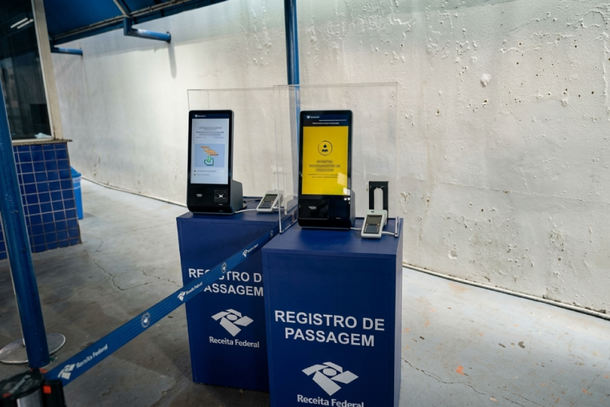 Totens de biometria registram 3 mil passagens no primeiro dia na Ponte da Amizade