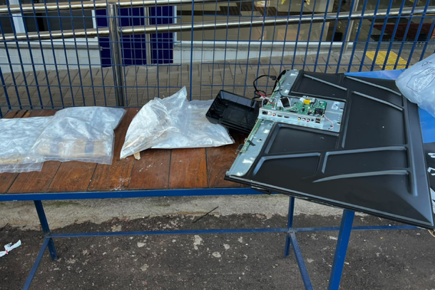 TVs escondiam haxixe e ecstasy em &ocirc;nibus abordado pela Receita na Avenida Paran&aacute;