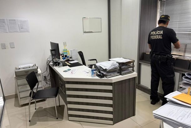 Vale de 10 litros de gasolina vira alvo de investiga&ccedil;&atilde;o da PF por compra de votos