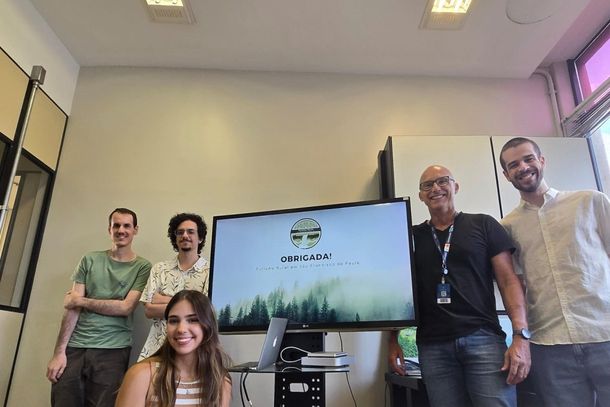 Alunos participantes do projeto com o coordenador Augusto Alvim.