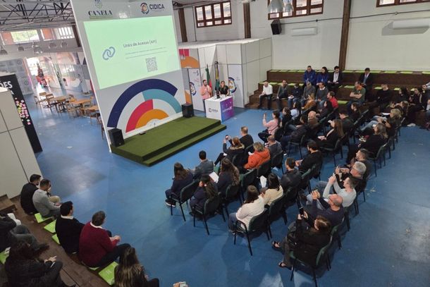 Curso sobre a Nota Fiscal Eletr&ocirc;nica ministrado para os produtores rurais no Cidica.