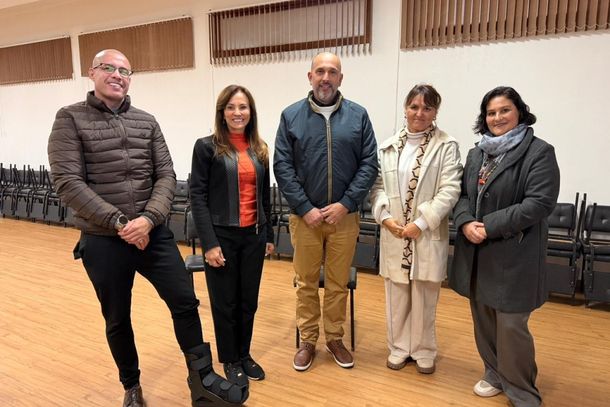 O engenheiro da Gramadotur, Carlos Alexandre Pinheiro, a presidente da Gramadotur, Rosa Helena Volk, o diretor da G3 Log, Erlon Carlon da Silva, e as respons&aacute;veis pelo projeto de decora&ccedil;&atilde;o, a stager Claudya Chanas e Denise Bagnara, da C3 Staging Experiences.
