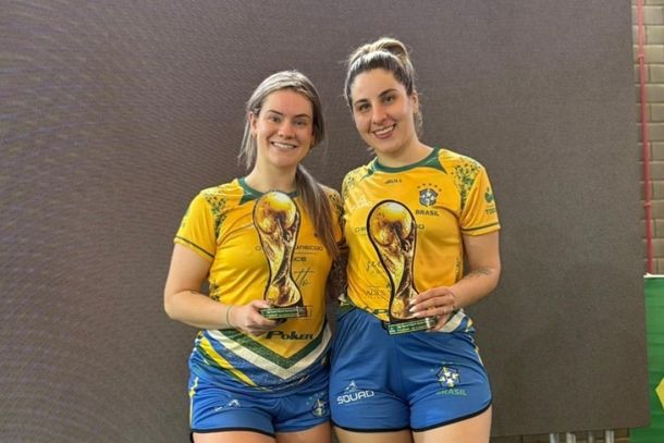 Futevolei Anny Caroline Moser e Victoria Benetti.