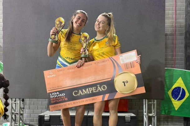Futevolei Roberta Steffens, Isabella Steffens.