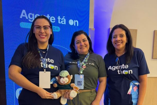 Gerente de vendas da Laghetto, Carina Santos, ladeada por Thereza Belloni (gestora de produtos Redes Hoteleiras) e Marisa Alves (Coordenadora de Produtos Redes Hoteleiras).