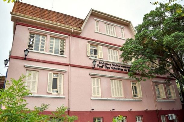 Biblioteca P&uacute;blica Municipal Prof.&ordf; Elsa Hofst&auml;tter da Silva, de Nova Petr&oacute;polis.