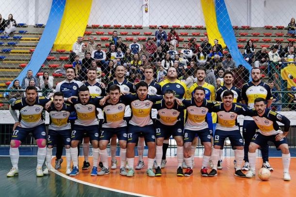 E.C. 11 Canarinhos.