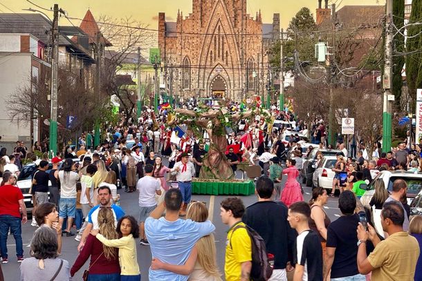 Grande p&uacute;blico no desfile do &uacute;ltimo s&aacute;bado (18).