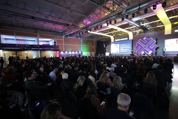 Na edi&ccedil;&atilde;o passada, o Meeting recebeu no palco nomes como a influenciadora esportiva Daiane dos Santos e o fil&oacute;sofo Luiz Felipe Pond&eacute;.