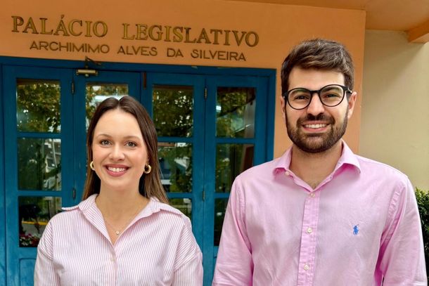 Vereadores Grazi Hoffmann e Rodrigo Rodrigues.