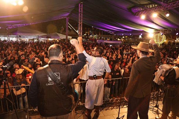 Os Monarcas encerraram a festa.