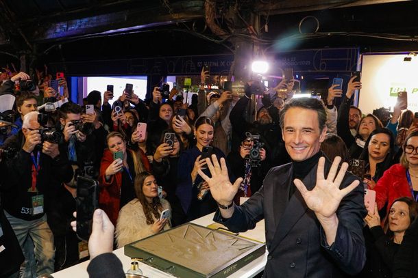Rodrigo Santoro foi um dos eternizados na Cal&ccedil;ada da Fama 2025 em Gramado.
