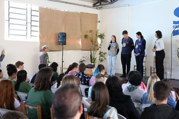 1&ordm; F&oacute;rum Ecocidadania aconteceu em 2025, com a participa&ccedil;&atilde;o de mais de 130 alunos e professores.