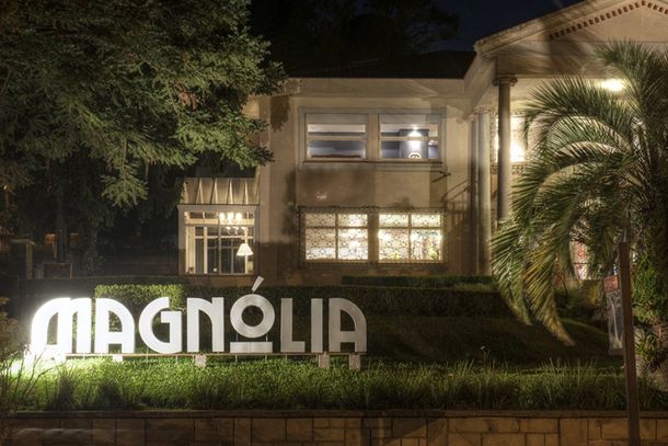 Fachada do Magn&oacute;lia.