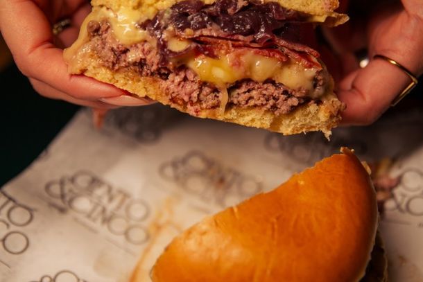 Burguer Cento e Cinco - Serrano Burguer.