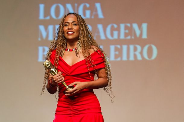 Melhor Atriz Coadjuvante De Longas-metragens Brasileiros, Naruna Costa, por &ldquo;Pele de Rinoceronte&rdquo;.