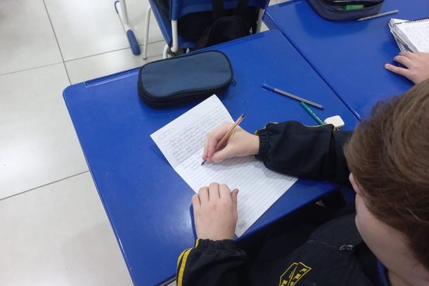 Estudante da escola Luiz Loeser.