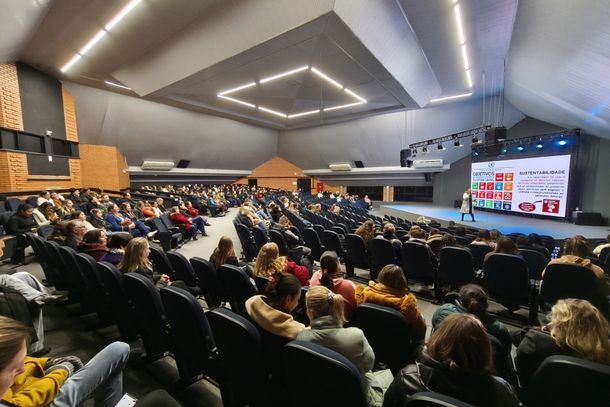 Forma&ccedil;&atilde;o de professores com Palestra sobre Sustentabilidade em junho.