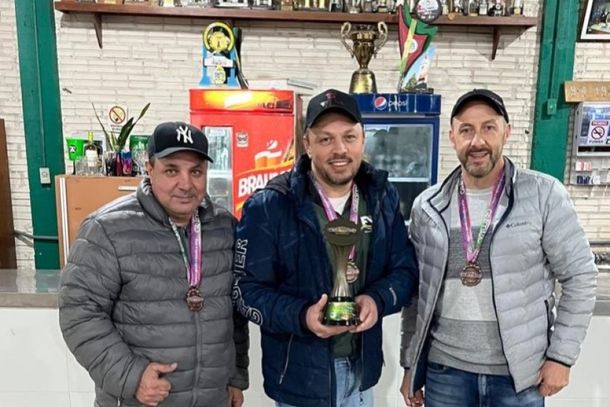 3&ordm; lugar &ndash; Linha Furna B &ndash; Cl&aacute;udio, Emerson e Elexandre.