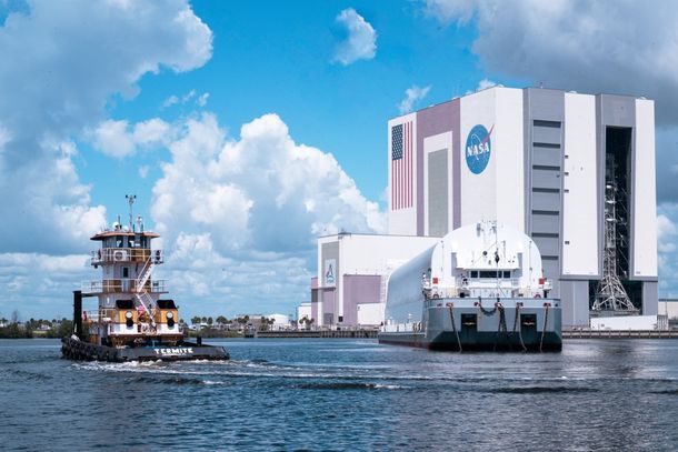 Chegada no telesc&oacute;pio no Centro Espacial Kennedy, na Fl&oacute;rida na sexta-feira, 21 de agosto.