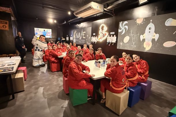 Vsita dos Bombeiros Mirins de Canela ao Space Adventure.