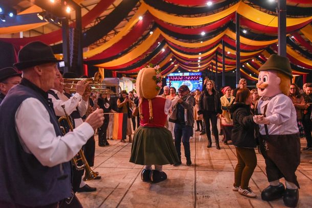 Oktoberfest Gramado abre ingressos solid&aacute;rios em troca de alimentos para shows nacionais