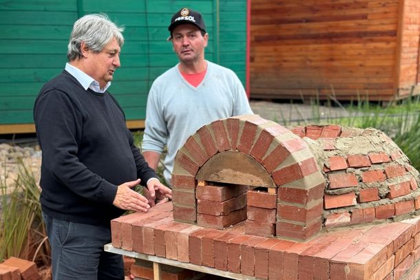 Pra&ccedil;a das Etnias ganha r&eacute;plica de forno colonial em homenagem &agrave;s origens de Gramado