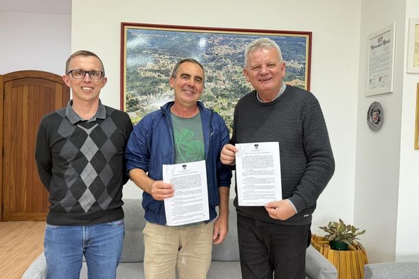 Prefeitura de Nova Petr&oacute;polis e moradores da Linha Imperial firmam cess&atilde;o de &aacute;rea p&uacute;blica