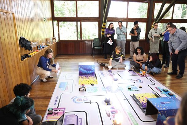 Projeto de rob&oacute;tica re&uacute;ne escolas municipais de Canela e garante vaga em torneio regional