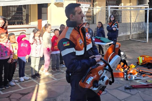 Projeto &ldquo;Gramado Sem Riscos&rdquo; leva preven&ccedil;&atilde;o clim&aacute;tica para alunos da EMEF Padre Anchieta