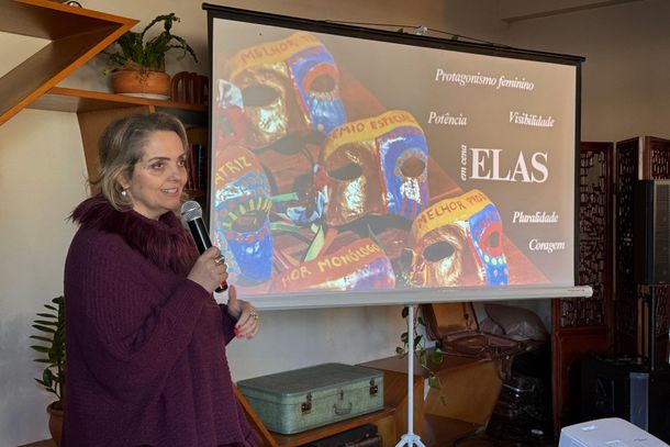 Lisiane Berti, idealizadora da Maratona de Mon&oacute;logos durante coletiva de lan&ccedil;amento.