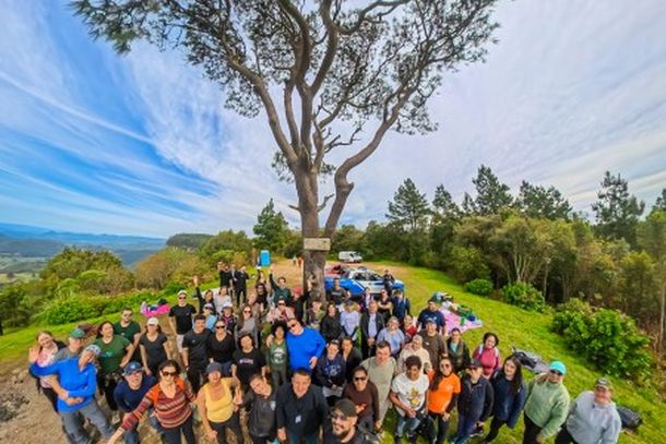 Academia Municipal de Canela re&uacute;ne 65 pessoas em caminhada ao Morro Pelado
