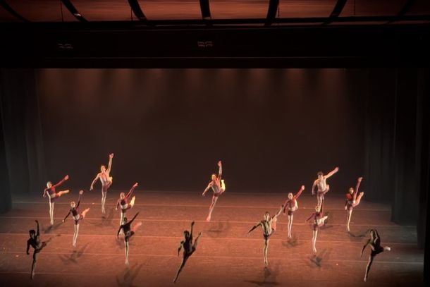 Equipe da ASA se apresentando no Festival Sul em Dan&ccedil;a